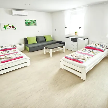 Guest house Bazen Vino Sklep U Palecku Zajeci