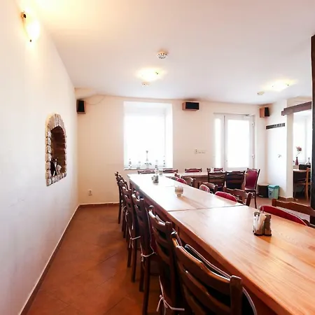 Konukevi Bazen Vino Sklep U Palecku Zaječí