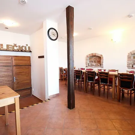 Konukevi Bazen Vino Sklep U Palecku Zaječí