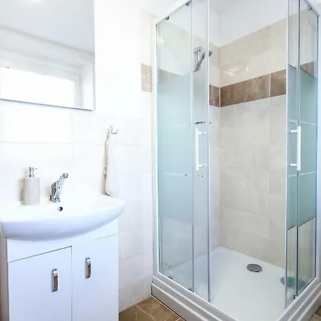 Bazen Vino Sklep U Palecku Konukevi Zaječí