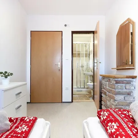 Bazen Vino Sklep U Palecku Guest house Zajeci
