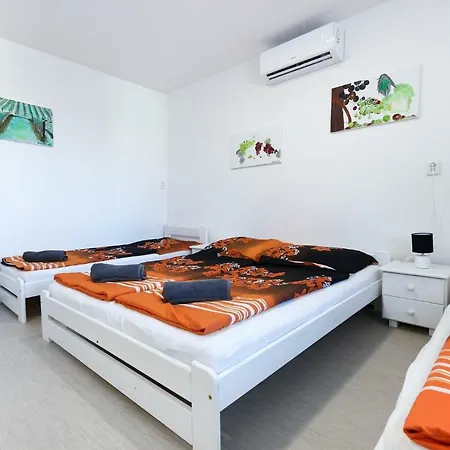 Guest house Bazen Vino Sklep U Palecku Zajeci