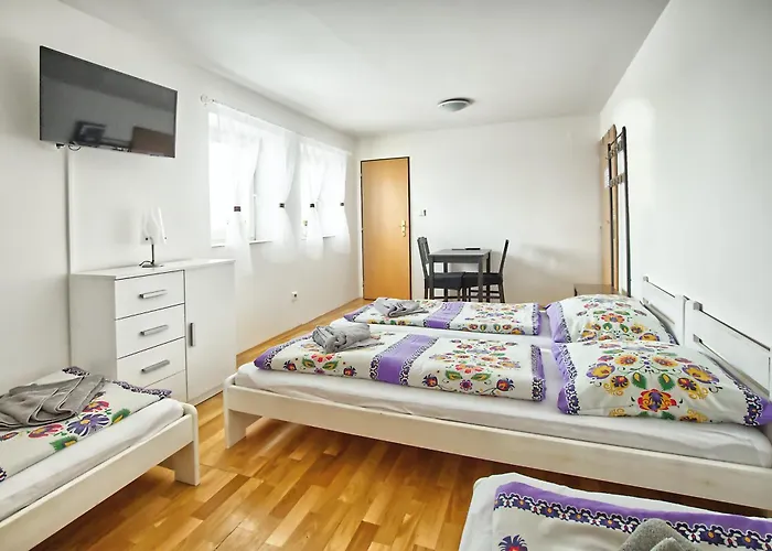 Bazén Víno Sklep U Palečků Casa de hóspedes *
